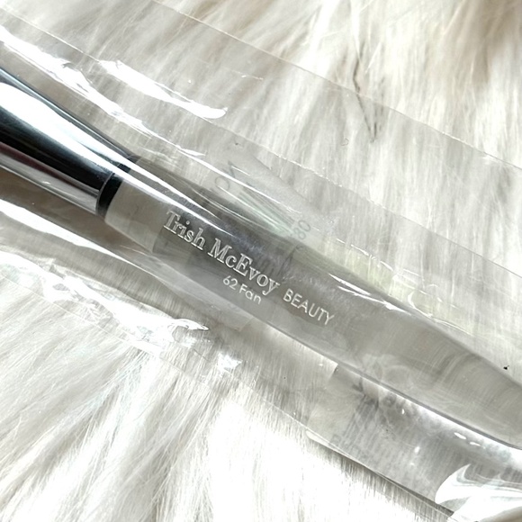 Trish McEvoy #62 Fan Brush (NIP) - Picture 6 of 8